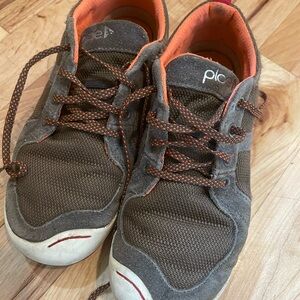 Plae Miles Sneakers - Size 2.5 US Youth / EU 34